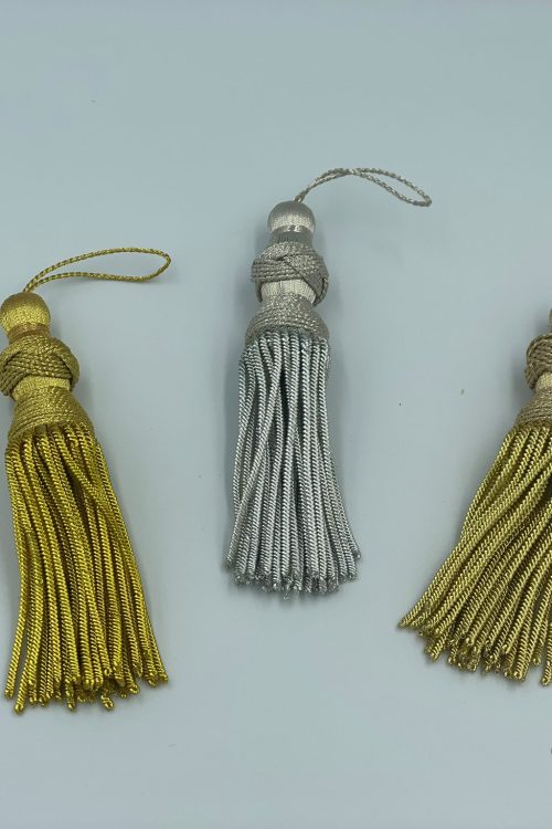The photo shows the 12 cm Clerical tassel from bullion/metallic wire (BT-006) tassel in three colors: gold of the lyre, silver, and light gold.